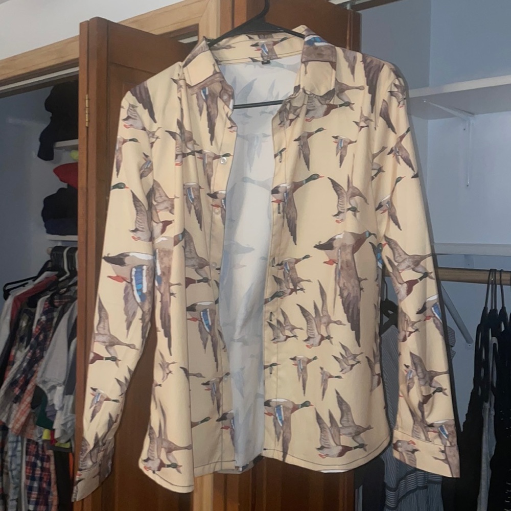 Button up duck mallard shirt! Size medium. Never worn